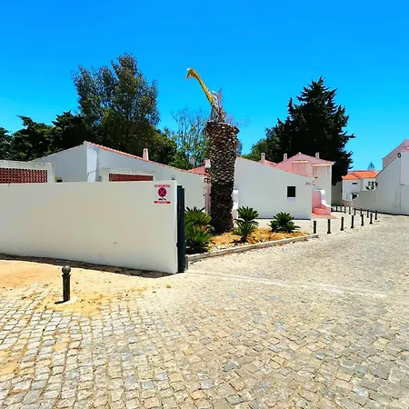 Vilanova, T0 - Modern Flat At Oura On The Strip With Balcony With View To The Pool, Pool Access, Lift And Air Conditioning Lägenhet Albufeira