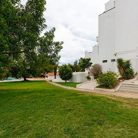 Vilanova, T0 - Modern Flat At Oura On The Strip With Balcony With View To The Pool, Pool Access, Lift And Air Conditioning Lägenhet