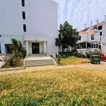 Appartement Vilanova, T0 - Modern Flat At Oura On The Strip With Balcony With View To The Pool, Pool Access, Lift And Air Conditioning Albufeira