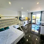 Vilanova, T0 - Modern Flat At Oura On The Strip With Balcony With View To The Pool, Pool Access, Lift And Air Conditioning * Albufeira
