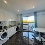 Vilanova, T0 - Modern Flat At Oura On The Strip With Balcony With View To The Pool, Pool Access, Lift And Air Conditioning شقة