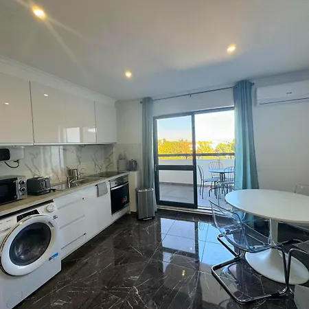 Vilanova, T0 - Modern Flat At Oura On The Strip With Balcony With View To The Pool, Pool Access, Lift And Air Conditioning Lägenhet