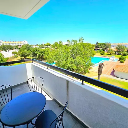 Vilanova, T0 - Modern Flat At Oura On The Strip With Balcony With View To The Pool, Pool Access, Lift And Air Conditioning Lägenhet