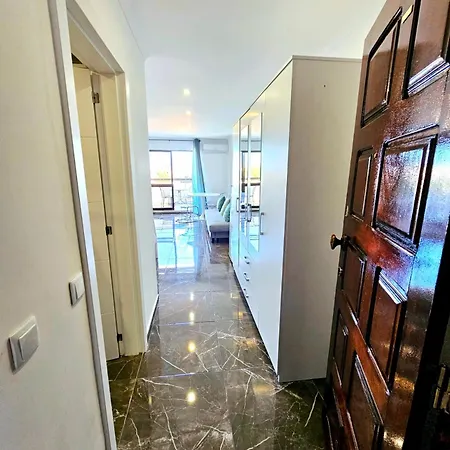 Vilanova, T0 - Modern Flat At Oura On The Strip With Balcony With View To The Pool, Pool Access, Lift And Air Conditioning Lägenhet