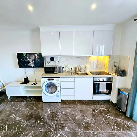 Apartamento Vilanova, T0 - Modern Flat At Oura On The Strip With Balcony With View To The Pool, Pool Access, Lift And Air Conditioning