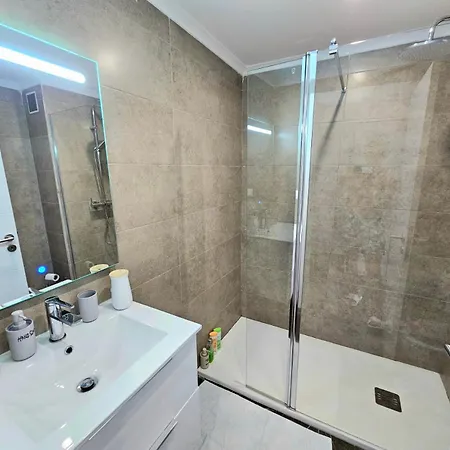 Vilanova, T0 - Modern Flat At Oura On The Strip With Balcony With View To The Pool, Pool Access, Lift And Air Conditioning Lägenhet *