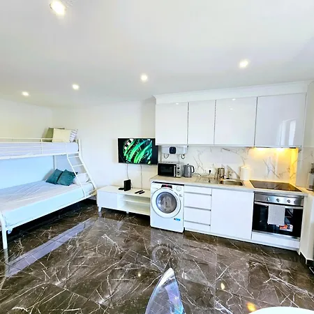 Vilanova, T0 - Modern Flat At Oura On The Strip With Balcony With View To The Pool, Pool Access, Lift And Air Conditioning Apartamento