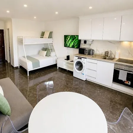 Vilanova, T0 - Modern Flat At Oura On The Strip With Balcony With View To The Pool, Pool Access, Lift And Air Conditioning * Albufeira