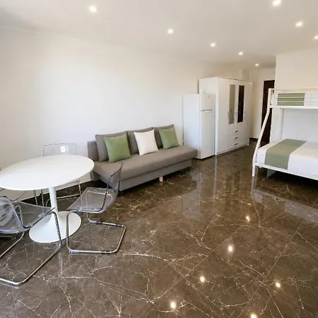Lägenhet Vilanova, T0 - Modern Flat At Oura On The Strip With Balcony With View To The Pool, Pool Access, Lift And Air Conditioning *