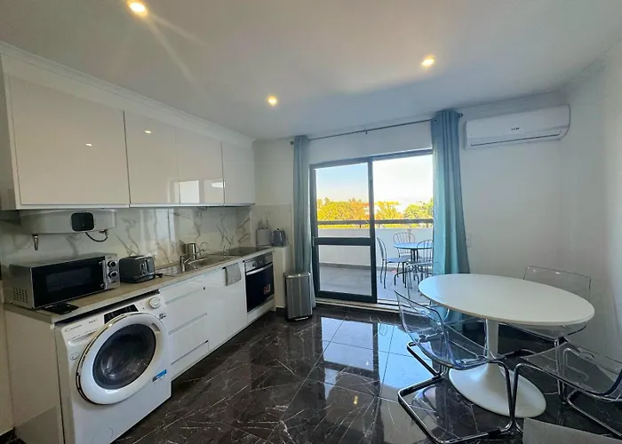 Vilanova, T0 - Modern Flat At Oura On The Strip With Balcony With View To The Pool, Pool Access, Lift And Air Conditioning アパート