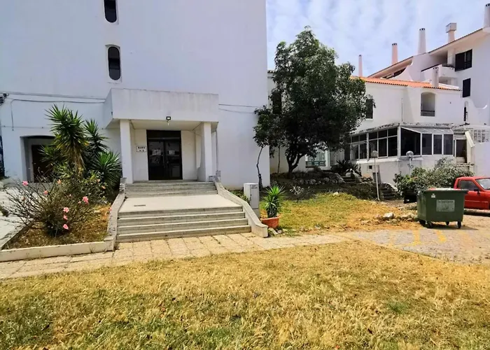 アパート Vilanova, T0 - Modern Flat At Oura On The Strip With Balcony With View To The Pool, Pool Access, Lift And Air Conditioning アルブフェイラ