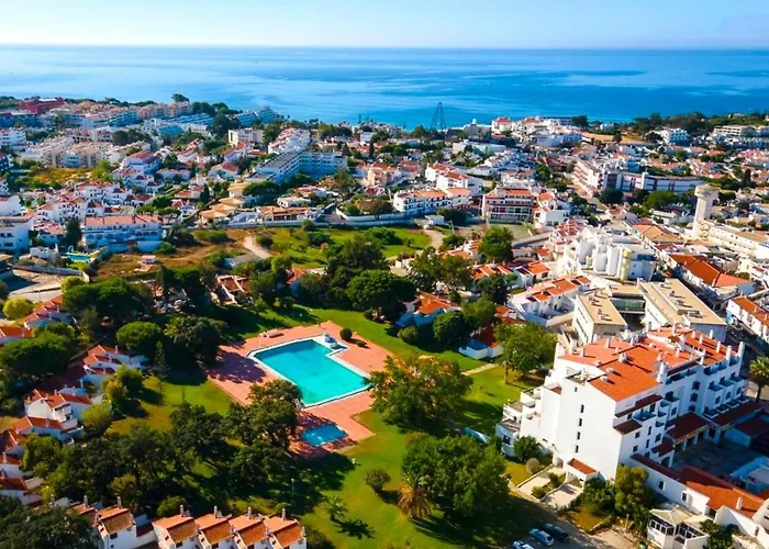 アパート Vilanova, T0 - Modern Flat At Oura On The Strip With Balcony With View To The Pool, Pool Access, Lift And Air Conditioning アルブフェイラ