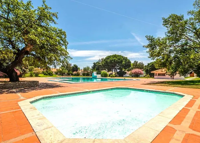 Vilanova, T0 - Modern Flat At Oura On The Strip With Balcony With View To The Pool, Pool Access, Lift And Air Conditioning * アルブフェイラ