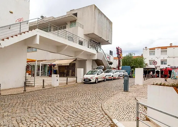 Vilanova, T0 - Modern Flat At Oura On The Strip With Balcony With View To The Pool, Pool Access, Lift And Air Conditioning