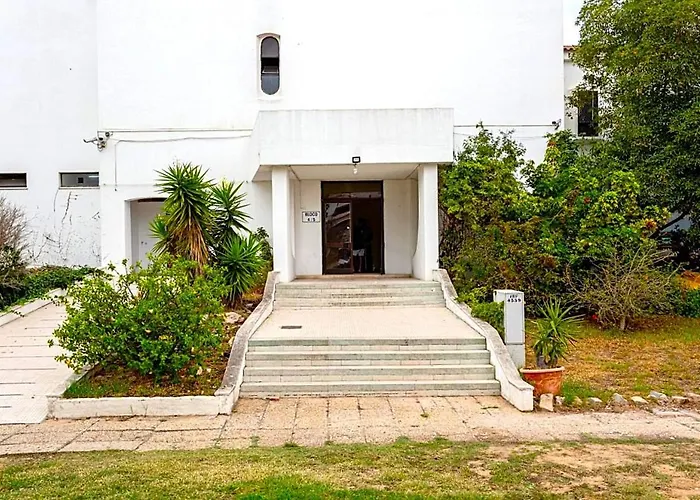 Vilanova, T0 - Modern Flat At Oura On The Strip With Balcony With View To The Pool, Pool Access, Lift And Air Conditioning Apartment Albufeira