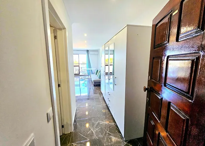 アパート Vilanova, T0 - Modern Flat At Oura On The Strip With Balcony With View To The Pool, Pool Access, Lift And Air Conditioning *