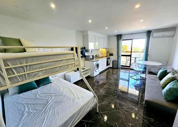 Vilanova, T0 - Modern Flat At Oura On The Strip With Balcony With View To The Pool, Pool Access, Lift And Air Conditioning * Albufeira