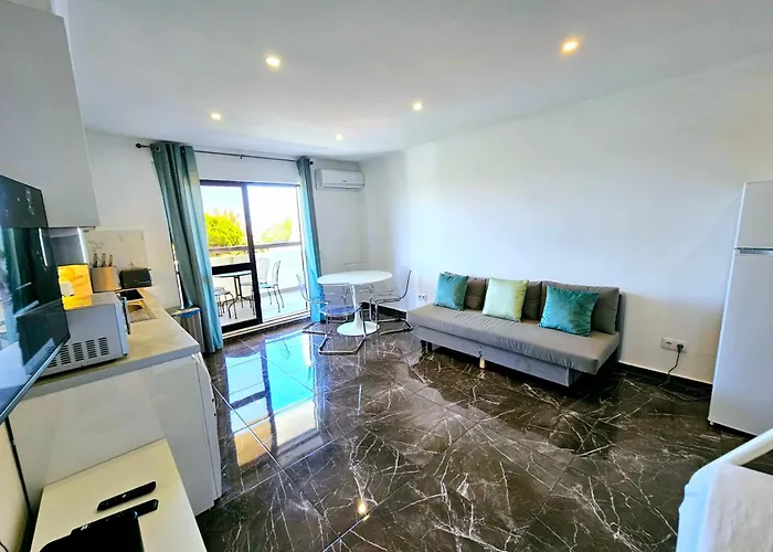 Vilanova, T0 - Modern Flat At Oura On The Strip With Balcony With View To The Pool, Pool Access, Lift And Air Conditioning アパート アルブフェイラ