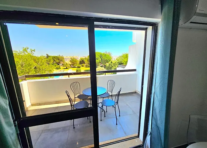 Vilanova, T0 - Modern Flat At Oura On The Strip With Balcony With View To The Pool, Pool Access, Lift And Air Conditioning *