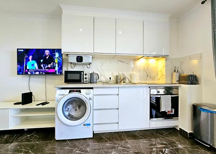 Vilanova, T0 - Modern Flat At Oura On The Strip With Balcony With View To The Pool, Pool Access, Lift And Air Conditioning *