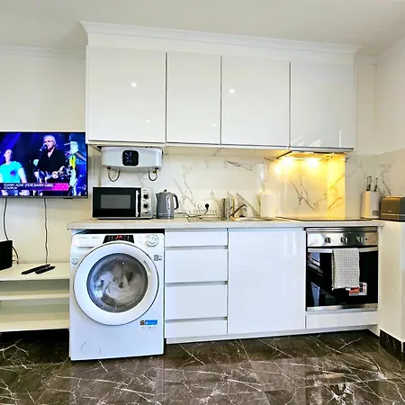 Vilanova, T0 - Modern Flat At Oura On The Strip With Balcony With View To The Pool, Pool Access, Lift And Air Conditioning *