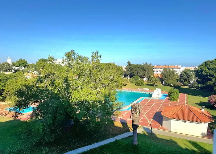 Vilanova, T0 - Modern Flat At Oura On The Strip With Balcony With View To The Pool, Pool Access, Lift And Air Conditioning *